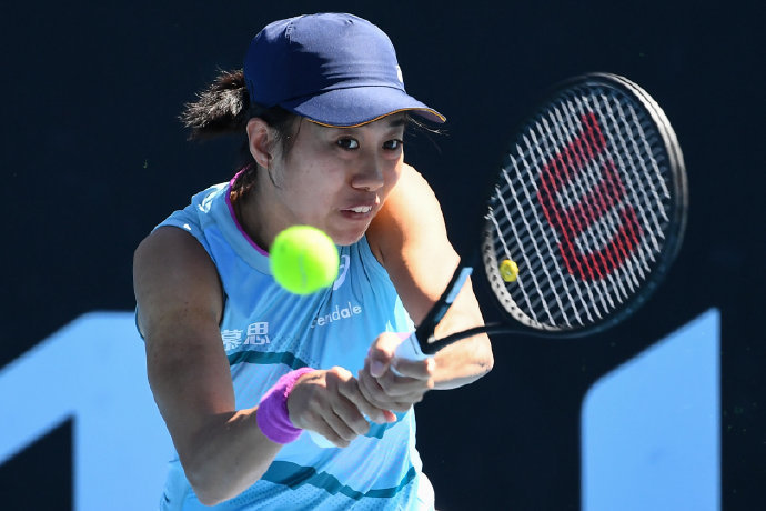 瞠目结舌的 瞠目结舌的